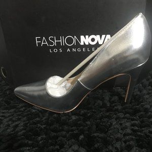 FASHION NOVA silver pump